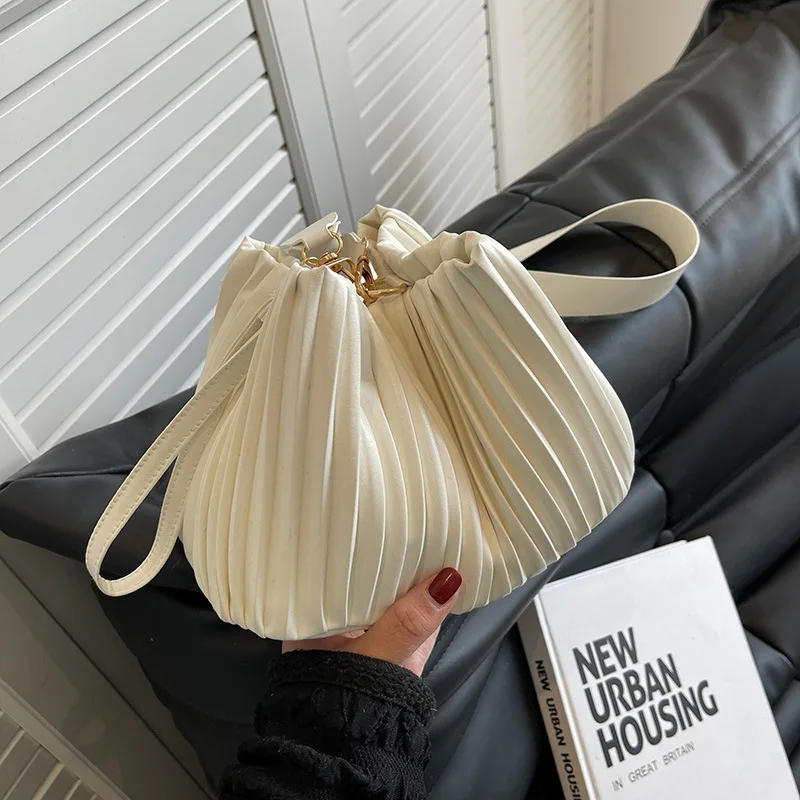 Soft PU Leather bucket Shoulder Bags For Women 2022 Fashion Armpit Bag Lady Handbags Female Trendy Solid Color Travel Hand Bags
Soft PU Leather bucket Shoulder Bags For Women 2022 Fashion Armpit Bag Lady Handbags Female Trendy Solid Color Travel Hand Bags