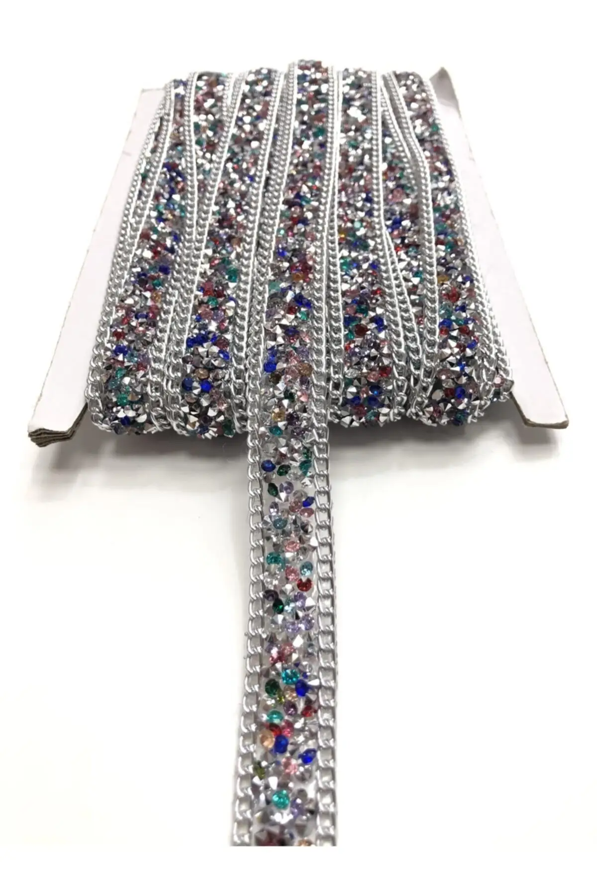 С разноцветной аппликацией в полоску
С разноцветной аппликацией в полоску