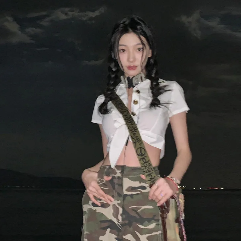online celebrity short-sleeved T-shirt with the same metal button strap in summer spice girls Joker lapel navel-exposed top
online celebrity short-sleeved T-shirt with the same metal button strap in summer spice girls Joker lapel navel-exposed top