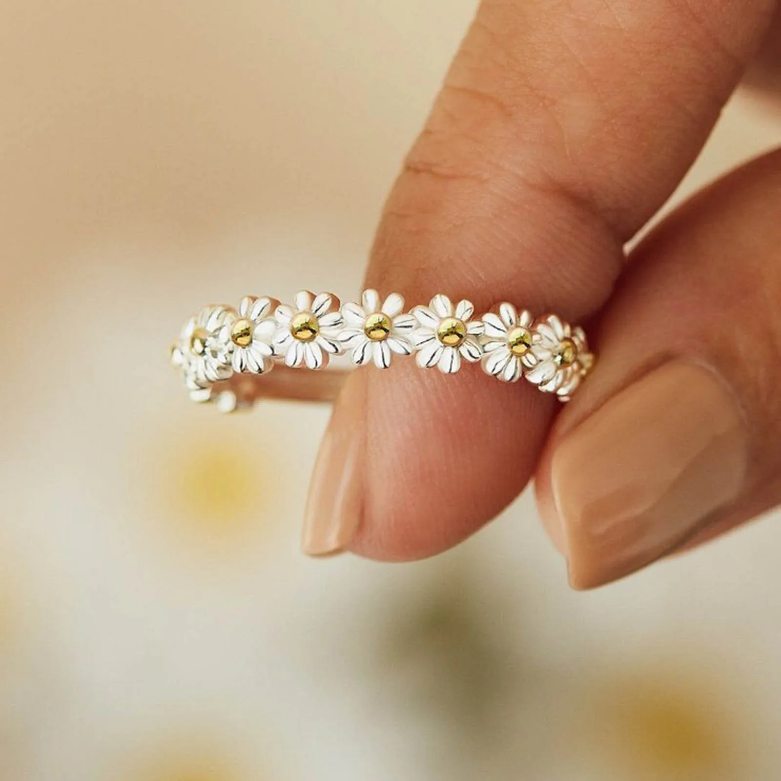 Fashion Exquisite Two-tone Flower Adjustable Ring Jewelry For Woman Flower Wedding Rings For Women Gift Adjustable Jewelry Ring
Fashion Exquisite Two-tone Flower Adjustable Ring Jewelry For Woman Flower Wedding Rings For Women Gift Adjustable Jewelry Ring