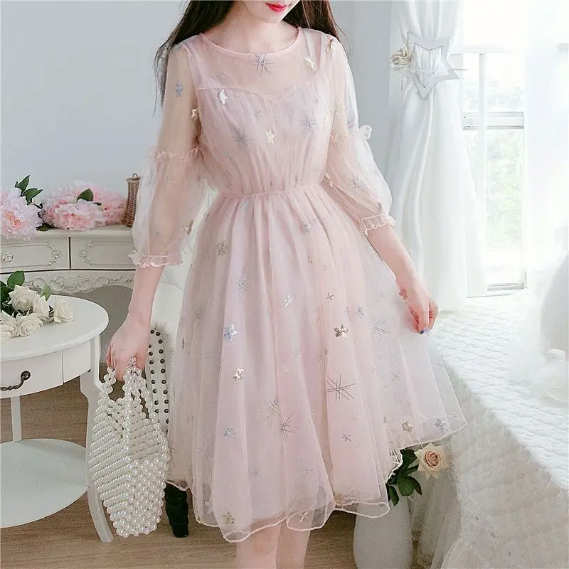 Spring Summer Round Neck Sweet Elegan Lace Dress 2023 New Prairie Chic Sweet Korean Fashion Two Piece Set Chic Party Vestidos
Spring Summer Round Neck Sweet Elegan Lace Dress 2023 New Prairie Chic Sweet Korean Fashion Two Piece Set Chic Party Vestidos