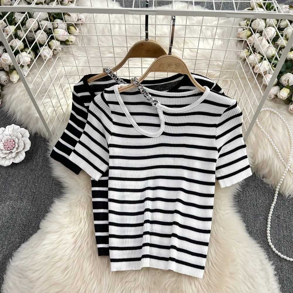 Summer Korean Version of the New Round Neck Hollow-out Collision Color Stripes Knitted Blouse Slim Belt Chain Short-sleeved T-sh
Summer Korean Version of the New Round Neck Hollow-out Collision Color Stripes Knitted Blouse Slim Belt Chain Short-sleeved T-sh