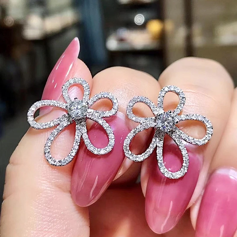 New Aesthetic Flower Stud Earrings Ear Piercing Luxury Inlaid Cubic Zirconia Delicate Women's Earrings Gift Statement Jewelry
New Aesthetic Flower Stud Earrings Ear Piercing Luxury Inlaid Cubic Zirconia Delicate Women's Earrings Gift Statement Jewelry