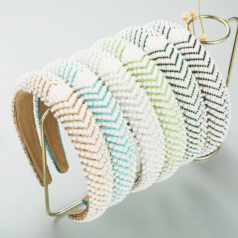 Fashion Luxury 2022 New Women Padded Pattern Green Hair Band Temperament Four Seasons Headband Hair Lead Band Wholesale
Fashion Luxury 2022 New Women Padded Pattern Green Hair Band Temperament Four Seasons Headband Hair Lead Band Wholesale