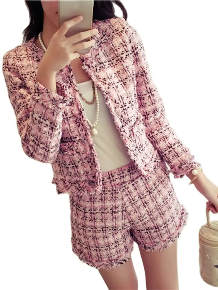 Women's suit 2020 autumn Tweed Two Piece Set Women Slim Plaid Short Set Fashion Fringed Trim Jacket Coat + Tassels Short Suit
Women's suit 2020 autumn Tweed Two Piece Set Women Slim Plaid Short Set Fashion Fringed Trim Jacket Coat + Tassels Short Suit