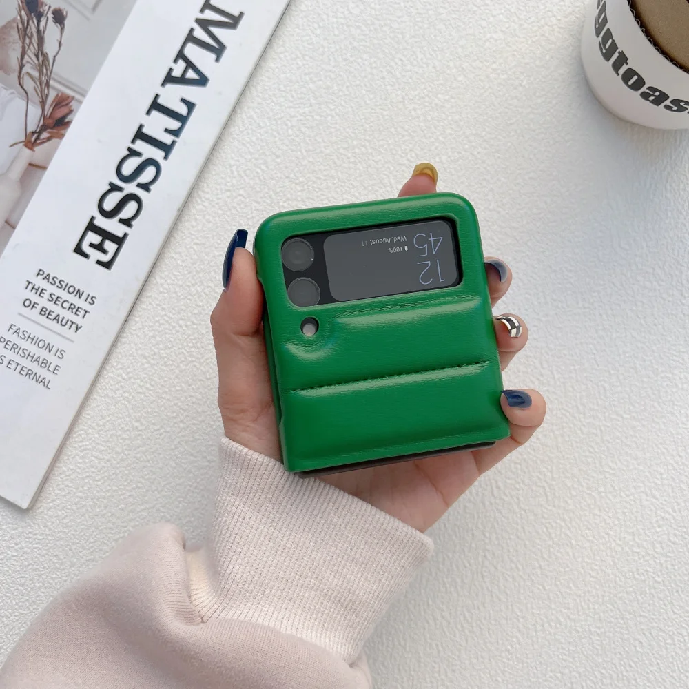 Fashion Brand Down Jacket Soft Silicon Cover For samsung galaxy Z flip 3 The Puffer Case Shockproof Capa
Fashion Brand Down Jacket Soft Silicon Cover For samsung galaxy Z flip 3 The Puffer Case Shockproof Capa