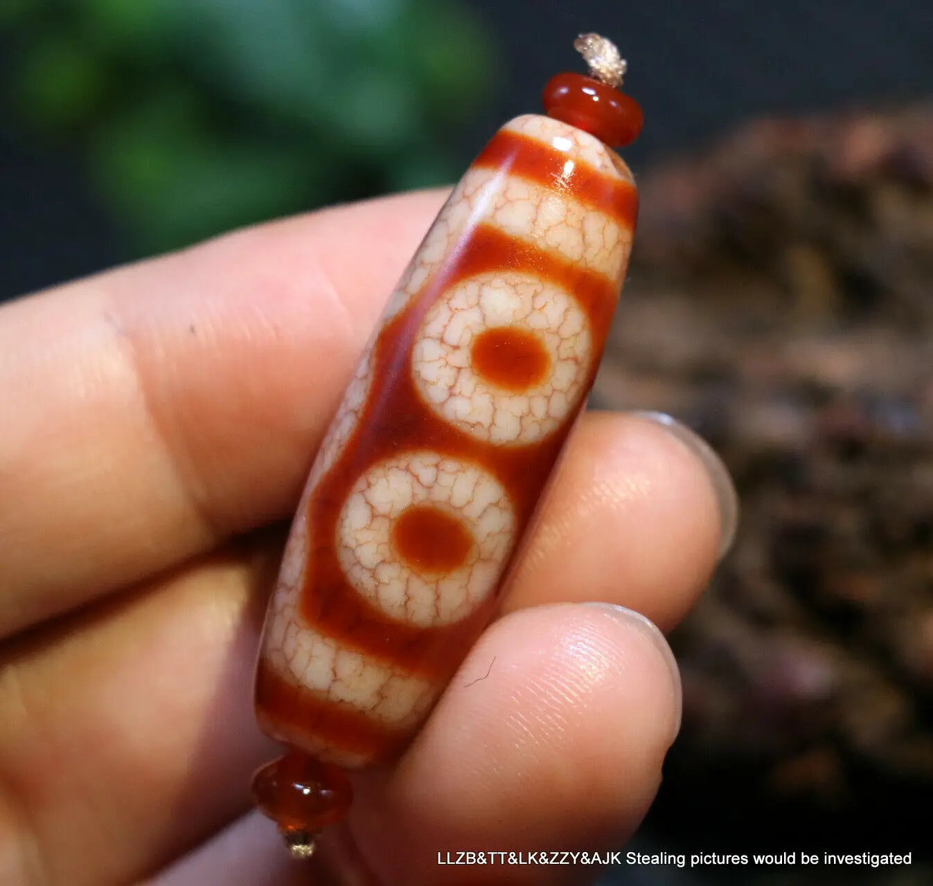 Energy Tibetan Old Agate Red Color 5 Eye Wealthy Symbol dZi Bead Pendant Amulet LKbrother Sauces Top Quality 
Energy Tibetan Old Agate Red Color 5 Eye Wealthy Symbol dZi Bead Pendant Amulet LKbrother Sauces Top Quality