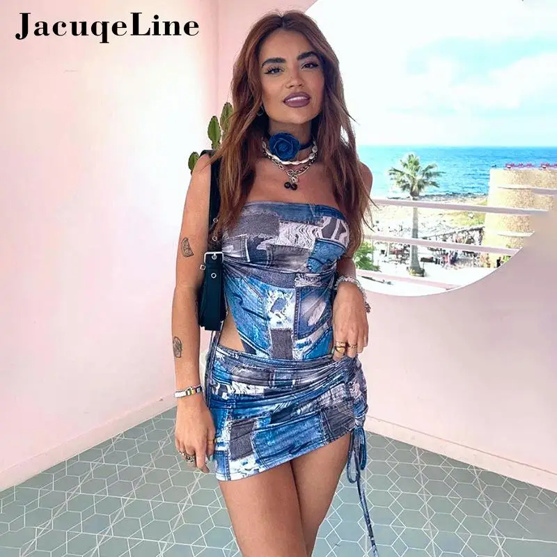 Женский джинсовый костюм с принтом, без бретелек и короткой юбки 
Женский джинсовый костюм с принтом, без бретелек и короткой юбки