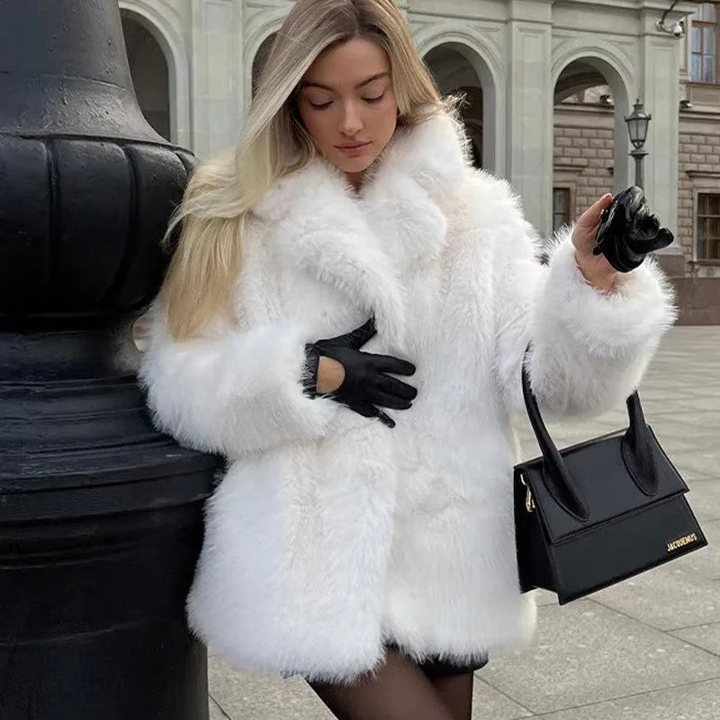 Женское теплое пальто на пуговицах, белое пальто из искусственного меха с отложным воротником, Осень-зима 2023
Женское теплое пальто на пуговицах, белое пальто из искусственного меха с отложным воротником, Осень-зима 2023