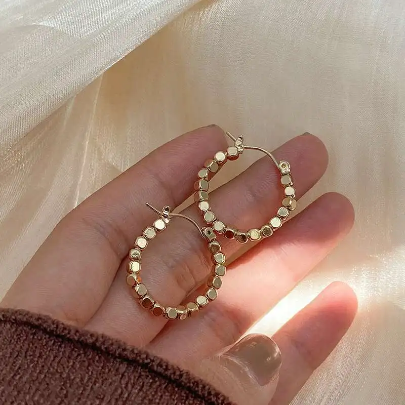 2022 Vintage Gold Color Metal Ball Hoop Earrings Korean Style Hollow Out Statement Earrings for Women Fashion Party Jewelry
2022 Vintage Gold Color Metal Ball Hoop Earrings Korean Style Hollow Out Statement Earrings for Women Fashion Party Jewelry