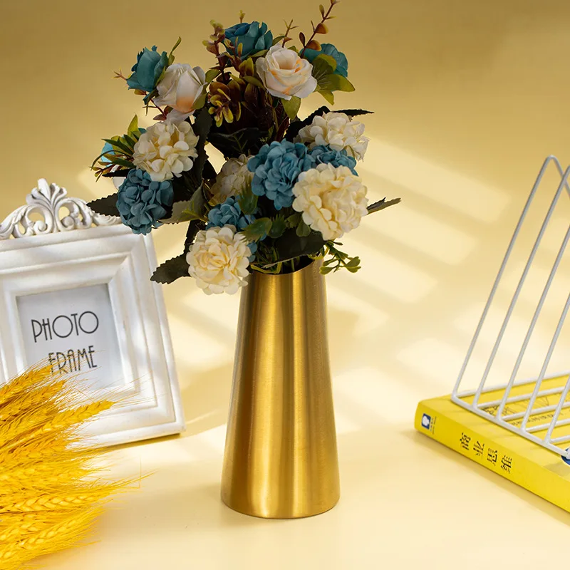 Stainless steel golden ornament living room creative simple dining table light luxury decoration Vase
Stainless steel golden ornament living room creative simple dining table light luxury decoration Vase