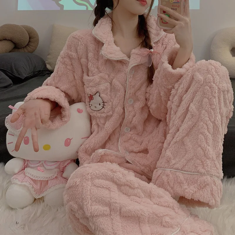 Ночное белье Sanrio Hellokitty домашний костюм для девочек зимний коралловый плюшевый утепленный рукав мультяшный длинный плюшевый милый домашний костюм комплект из двух предметов
Ночное белье Sanrio Hellokitty домашний костюм для девочек зимний коралловый плюшевый утепленный рукав мультяшный длинный плюшевый милый домашний костюм комплект из двух предметов