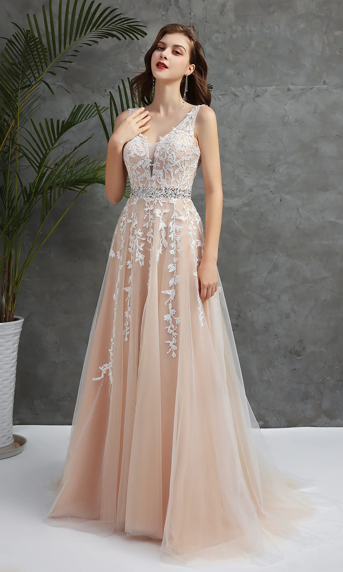 V Neck Tulle Prom Dress Long Formal Party Dresses Sleeveless Applique Evening Ball Gown A Line Vestido De Festa Robe De Soiree
V Neck Tulle Prom Dress Long Formal Party Dresses Sleeveless Applique Evening Ball Gown A Line Vestido De Festa Robe De Soiree