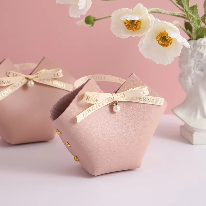 LuanQI New Candy Gift Handbag Box With Ribbon Creative Leather Candy Bag Wedding Birthday Baby Shower Party Decoration
LuanQI New Candy Gift Handbag Box With Ribbon Creative Leather Candy Bag Wedding Birthday Baby Shower Party Decoration