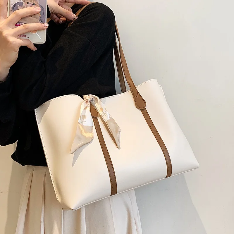 2022 New Ladies Retro Large Capacity Shoulder Bag Fashion Net Red Messenger Bag Casual Trend Women's Bag High Quality Tote Bag
2022 New Ladies Retro Large Capacity Shoulder Bag Fashion Net Red Messenger Bag Casual Trend Women's Bag High Quality Tote Bag