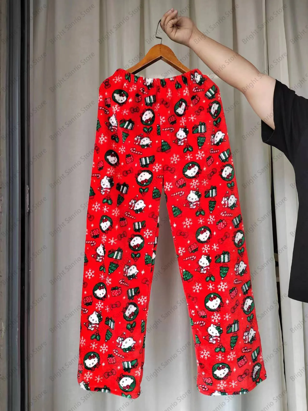Originality Sanrio Christmas Hello Kitty Women's Flannel Pajamas Pants Soft and Comfortable Home Leisure Pants Christmas Present
Originality Sanrio Christmas Hello Kitty Women's Flannel Pajamas Pants Soft and Comfortable Home Leisure Pants Christmas Present