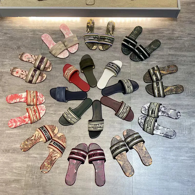 Fashion High Quality Women's Slippers Classic Designer Woven Slippers Outdoor Fashion Slippers Flat Casual Slippers
Fashion High Quality Women's Slippers Classic Designer Woven Slippers Outdoor Fashion Slippers Flat Casual Slippers
