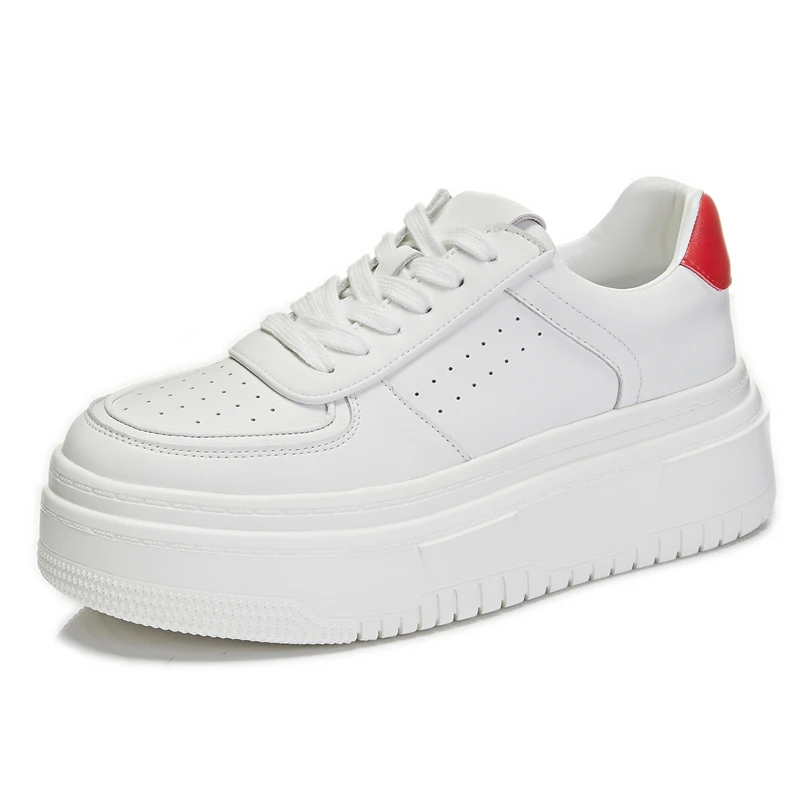 Женские кроссовки из натуральной кожи, на шнуровке
Женские кроссовки из натуральной кожи, на шнуровке