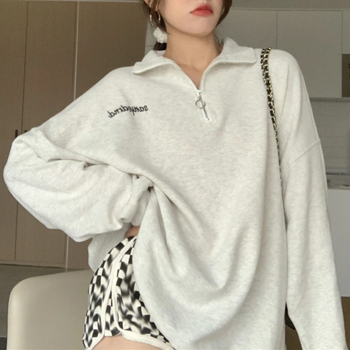 Jyate Oversized Fleece Mid-length Sweatshirts Women Solid Lapel Loose Casual Tops Female Autumn Zipper All-match Sweatshirts
Jyate Oversized Fleece Mid-length Sweatshirts Women Solid Lapel Loose Casual Tops Female Autumn Zipper All-match Sweatshirts