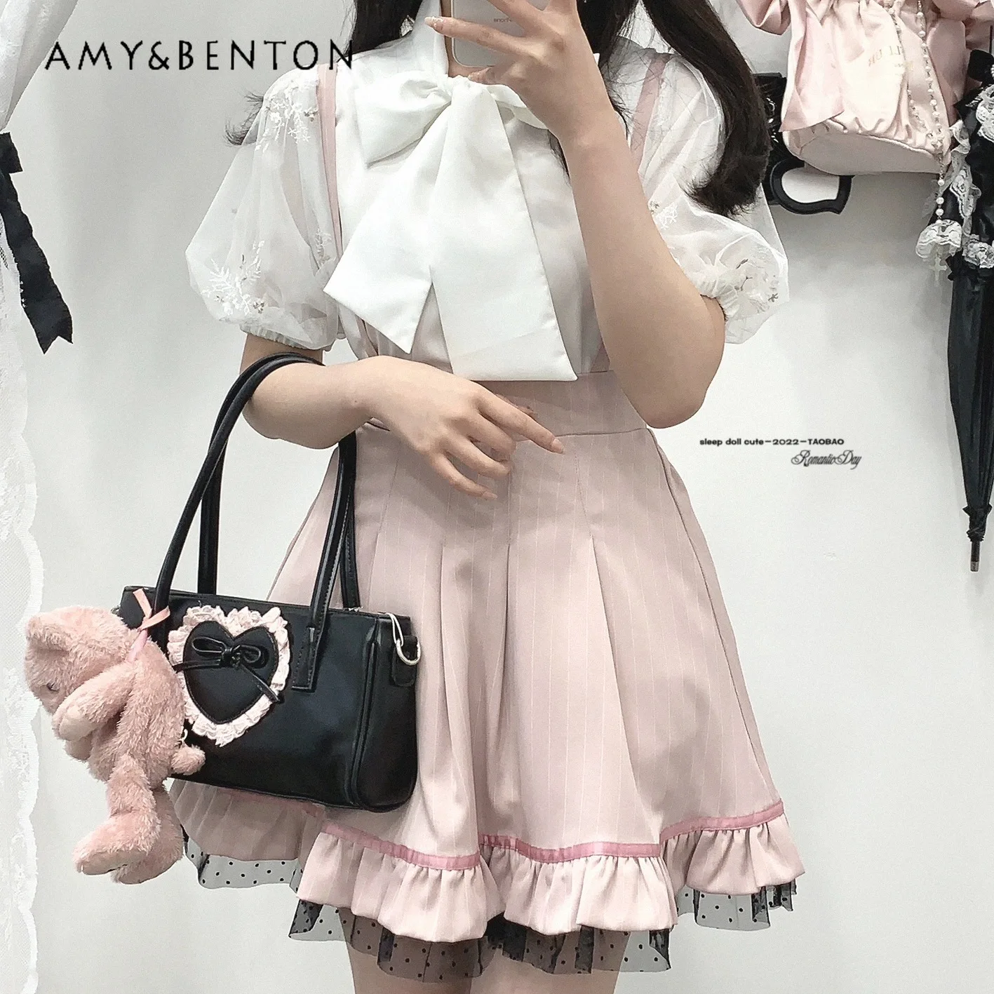 Japanese Single Puff Short Sleeve Cute Embroidery Tie-Neck Bow Blouse Top Women Lolita Sweet White Button Shirt Blouses Summer
Japanese Single Puff Short Sleeve Cute Embroidery Tie-Neck Bow Blouse Top Women Lolita Sweet White Button Shirt Blouses Summer