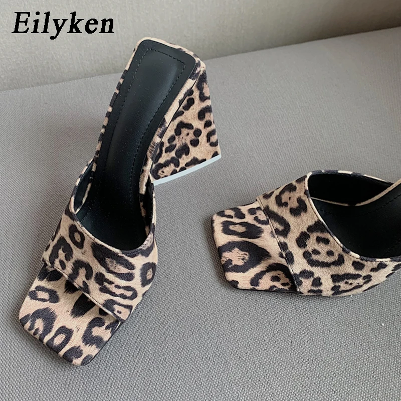 Eilyken New Ladies Fashion Crystal Leopard print Square Toe Women Slippers Summer Triangle Heel Outdoor Beach Slides Shoes
Eilyken New Ladies Fashion Crystal Leopard print Square Toe Women Slippers Summer Triangle Heel Outdoor Beach Slides Shoes