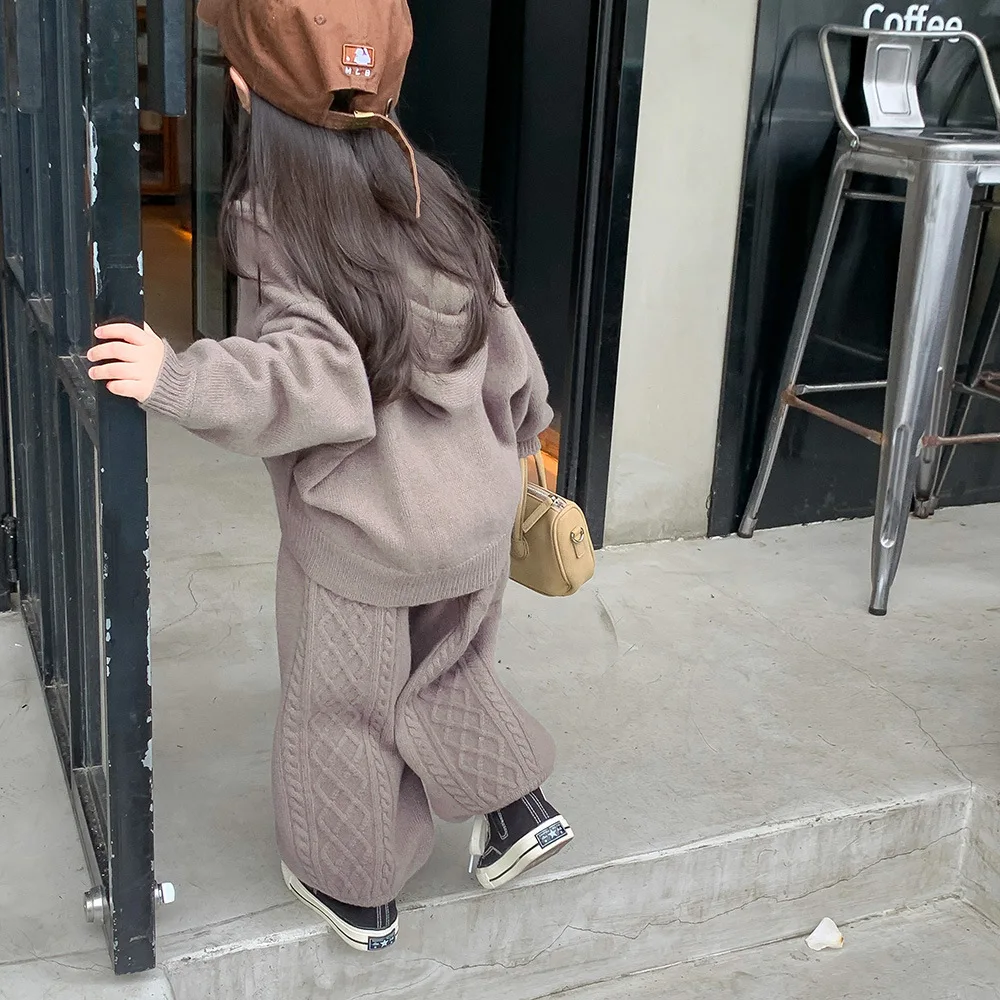 Children Clothing 2022 Autumn Winter Girls Sweater Set Fashion Children Knitted Zipper Coat Casual Pants Casual Two Piece Set 
Children Clothing 2022 Autumn Winter Girls Sweater Set Fashion Children Knitted Zipper Coat Casual Pants Casual Two Piece Set