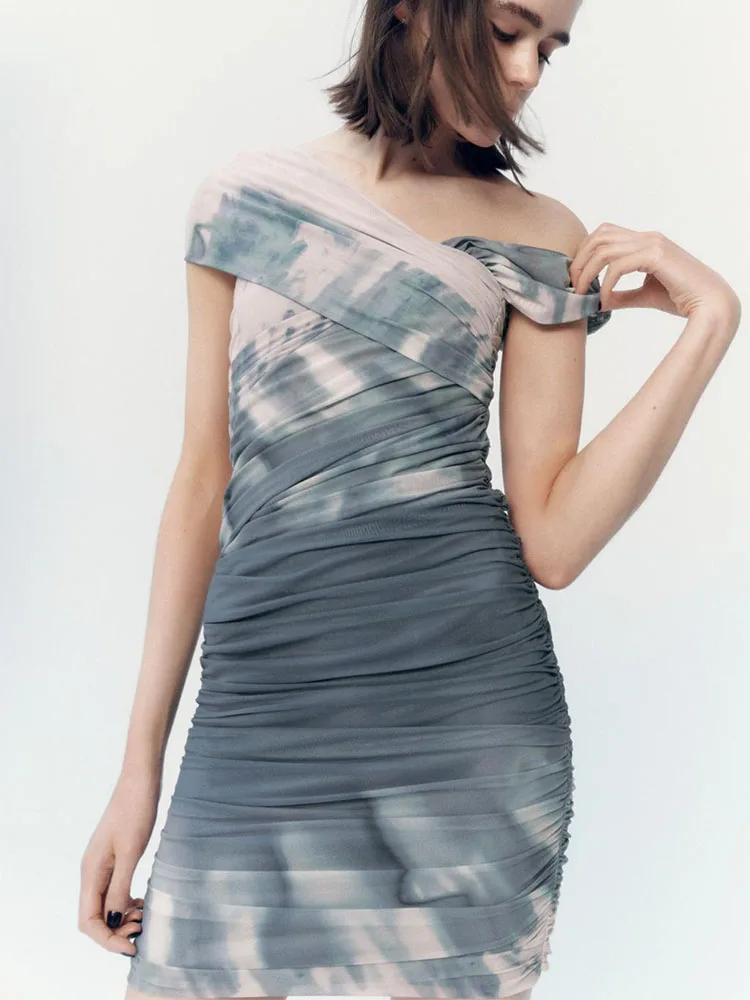 2023 Summer Comfortable Sexy Sleeveless Pleated Slim Fit Printed Tulle Asymmetrical Short Dress Women's Robe 
2023 Summer Comfortable Sexy Sleeveless Pleated Slim Fit Printed Tulle Asymmetrical Short Dress Women's Robe