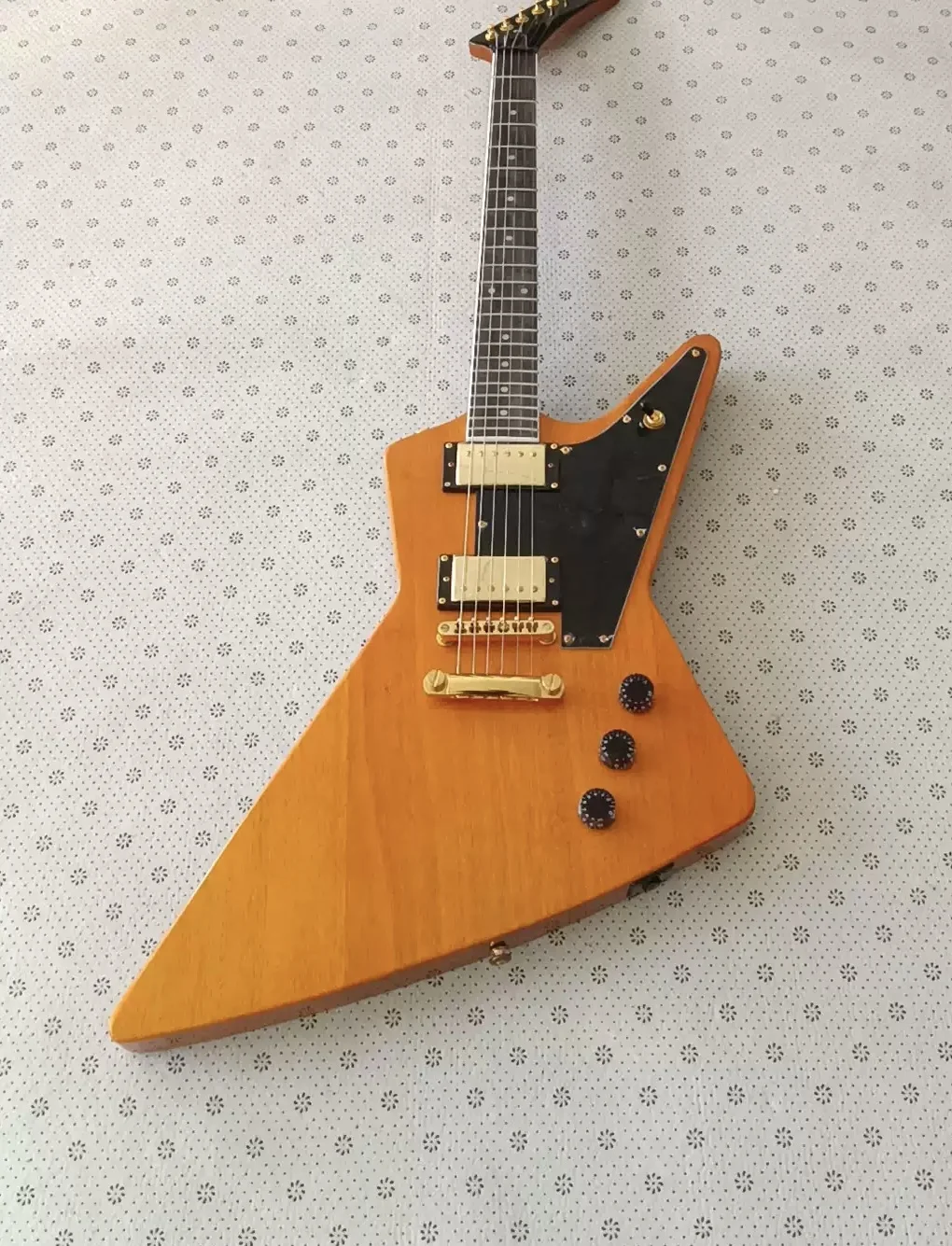 Oem Natural 6 String Electric Guitar Mahogany Body And Neck Gold Hardware Black PickGuard Free Delivery
Oem Natural 6 String Electric Guitar Mahogany Body And Neck Gold Hardware Black PickGuard Free Delivery
