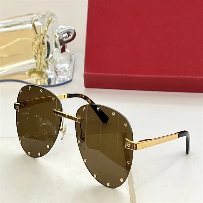 2023 Brand Fashion Designer Summer Design Sunglasses 8158 women men designer Fashion metal Oversized vintage UV400 With Box
2023 Brand Fashion Designer Summer Design Sunglasses 8158 women men designer Fashion metal Oversized vintage UV400 With Box