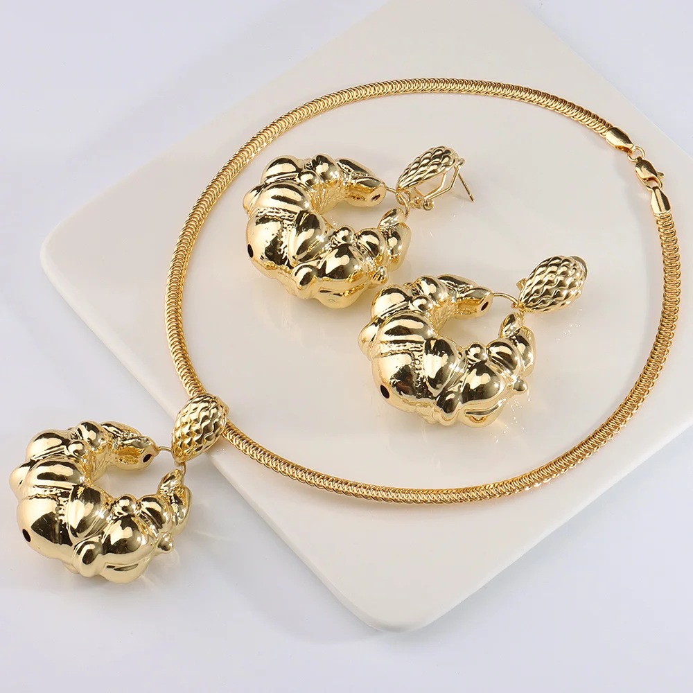 Drop Earrings and Pendant Women Flower Pattern Dubai Gold Plated Jewelry Sets Fashion High Quality Copper Wedding Party Gift
Drop Earrings and Pendant Women Flower Pattern Dubai Gold Plated Jewelry Sets Fashion High Quality Copper Wedding Party Gift