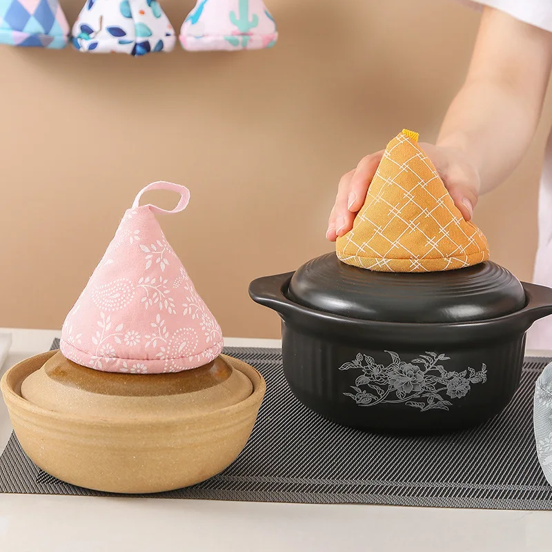 New Triangle Pot Cap Oven Gloves Anti-scalding Pan Handle Cover High Temperature Casserole Insulation Pad Finger Protector Cover 
New Triangle Pot Cap Oven Gloves Anti-scalding Pan Handle Cover High Temperature Casserole Insulation Pad Finger Protector Cover
