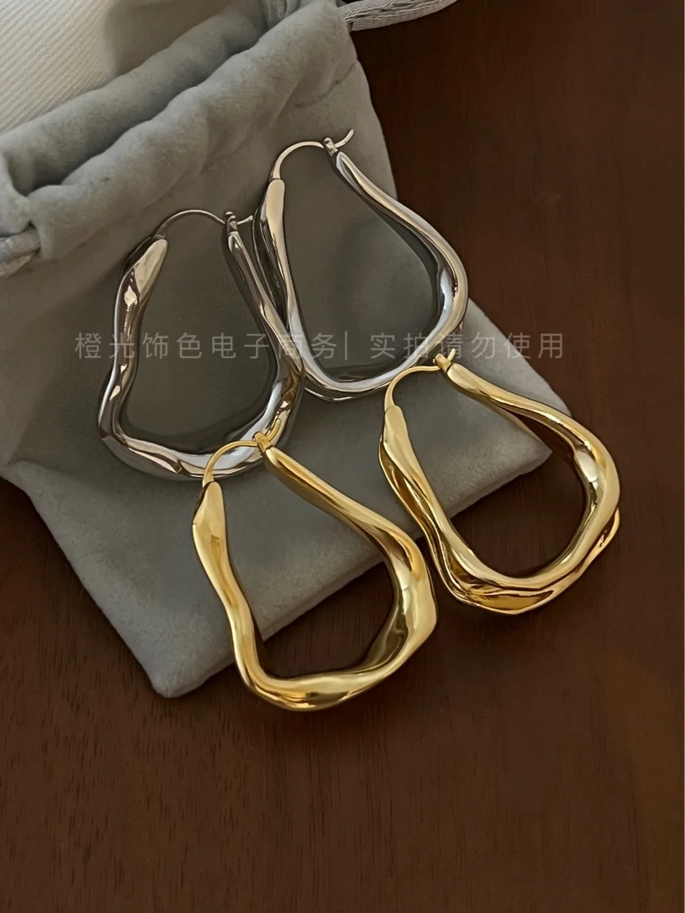 181 Autumn and Winter New Fashion Simple Geometric Earrings Light Luxury Temperament Intellectual Female E14-5
181 Autumn and Winter New Fashion Simple Geometric Earrings Light Luxury Temperament Intellectual Female E14-5