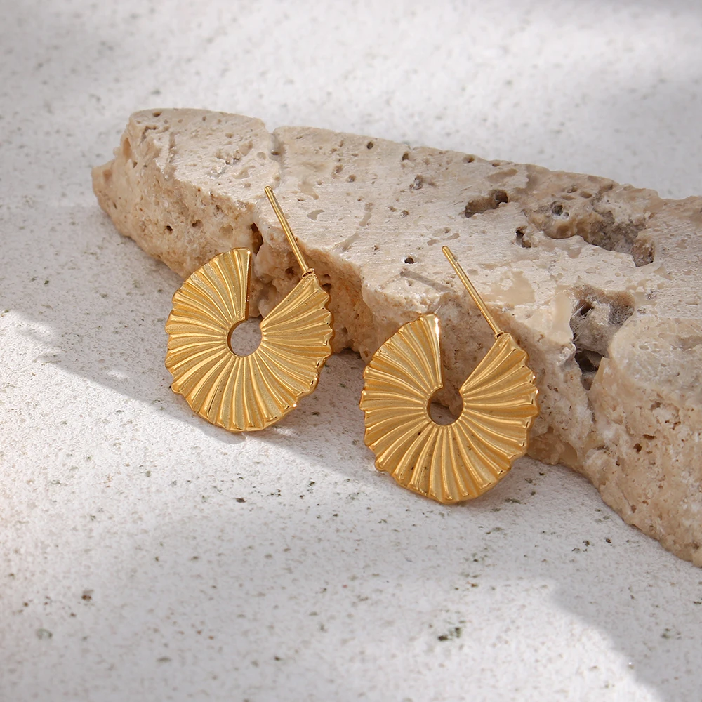 2022 New Fashion Sunflower Texture Grain Round Circle Stud Earrings Gold Plated Waterproof Tarnish Free Jewelry For Woman
2022 New Fashion Sunflower Texture Grain Round Circle Stud Earrings Gold Plated Waterproof Tarnish Free Jewelry For Woman