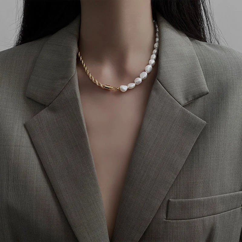 New Baroque Pearl Necklace For Women Ins Fashion Design Sense Of Personality French Collars Vintage Style Clavicle Chain
New Baroque Pearl Necklace For Women Ins Fashion Design Sense Of Personality French Collars Vintage Style Clavicle Chain