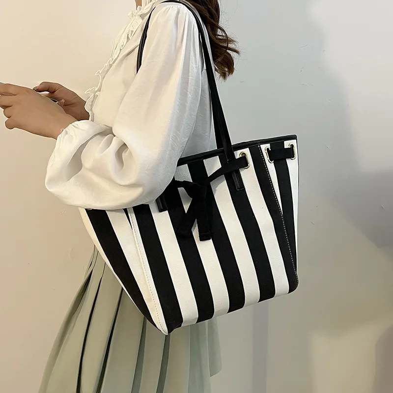 Fashion Canvas Shoulder Underarm Bag Shopping Striped Tote Bag for Women Handbag Luxury Designer Crossbody Bag Large Capacity
Fashion Canvas Shoulder Underarm Bag Shopping Striped Tote Bag for Women Handbag Luxury Designer Crossbody Bag Large Capacity