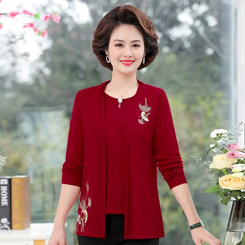 Middle-Aged Elderly Embroidery Cardigan Women Spring Summer Two Piece Set Short-Sleeved 2023 New Fashion tops Long-Sleeved Coat
Middle-Aged Elderly Embroidery Cardigan Women Spring Summer Two Piece Set Short-Sleeved 2023 New Fashion tops Long-Sleeved Coat