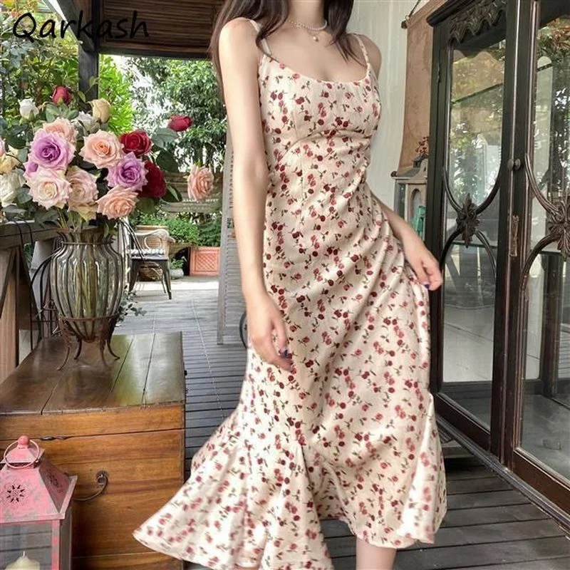 Dresses Women Floral Ruffles Design Romantic Sundress Sleeveless Elegant French Style Retro Tender College Hot Sale Temperament
Dresses Women Floral Ruffles Design Romantic Sundress Sleeveless Elegant French Style Retro Tender College Hot Sale Temperament