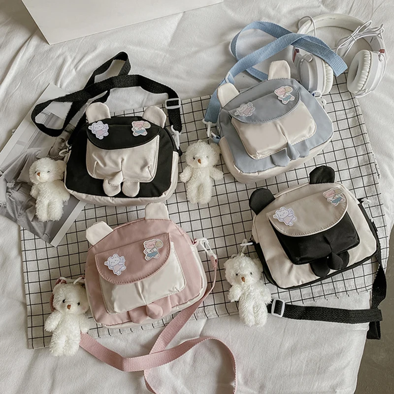 Милая мультяшная сумка через плечо с кроличьими ушками, осень и зима, новая система для повседневного использования, Маленькая подвеска в виде медведя, Студенческая сумка на одно плечо
Милая мультяшная сумка через плечо с кроличьими ушками, осень и зима, новая система для повседневного использования, Маленькая подвеска в виде медведя, Студенческая сумка на одно плечо