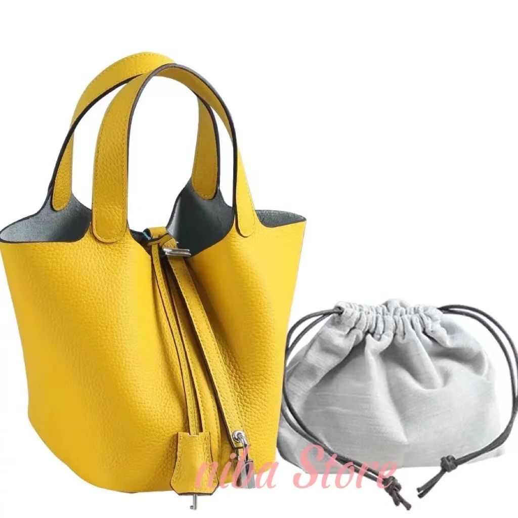 2022 Designer Luxury Genuine Leather Cowhide Shoulder Daily Totes Bag Lady Elegant Handbag Handbags for Women Bucket Bag Classic
2022 Designer Luxury Genuine Leather Cowhide Shoulder Daily Totes Bag Lady Elegant Handbag Handbags for Women Bucket Bag Classic