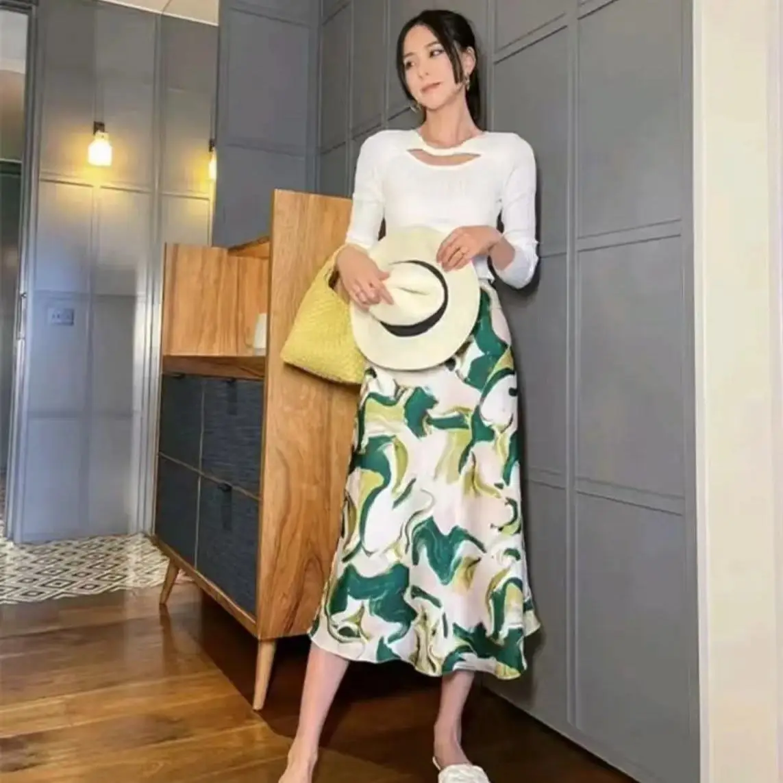 2023 Satin Summer Tie Dye Printed Elegant Women Streetwear Skirt Ladies Casual Bohemian High Waist Vintage Midi Skirts A03
2023 Satin Summer Tie Dye Printed Elegant Women Streetwear Skirt Ladies Casual Bohemian High Waist Vintage Midi Skirts A03