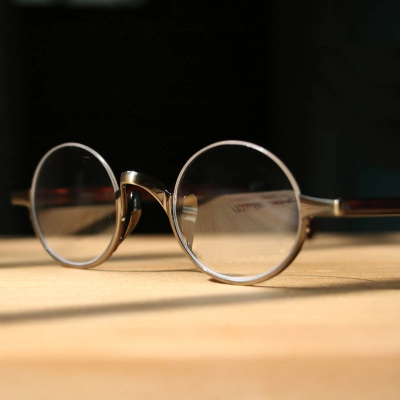 Круглые титановые полуоправы для очков в стиле ретро для мужчин и женщин, индивидуальные маленькие оптические очки, винтажные полуоправы д... 
Круглые титановые полуоправы для очков в стиле ретро для мужчин и женщин, индивидуальные маленькие оптические очки, винтажные полуоправы д...