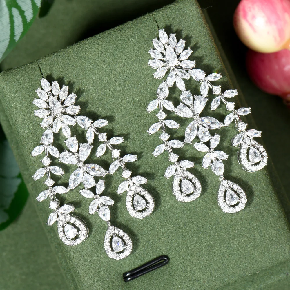 Новые модные роскошные длинные висячие серьги в виде цветов и листьев для женщин Свадебные циркониевые кристаллы CZ индийские свадебные сер...
Новые модные роскошные длинные висячие серьги в виде цветов и листьев для женщин Свадебные циркониевые кристаллы CZ индийские свадебные сер...