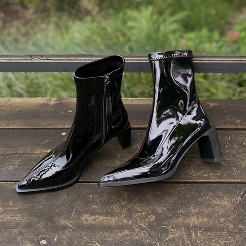 Женские ботинки Heihaian, новинка сезона осень-зима 2023, модные короткие ботинки в Корейском стиле, черные женские ботинки с острым носком и боковой молнией
Женские ботинки Heihaian, новинка сезона осень-зима 2023, модные короткие ботинки в Корейском стиле, черные женские ботинки с острым носком и боковой молнией