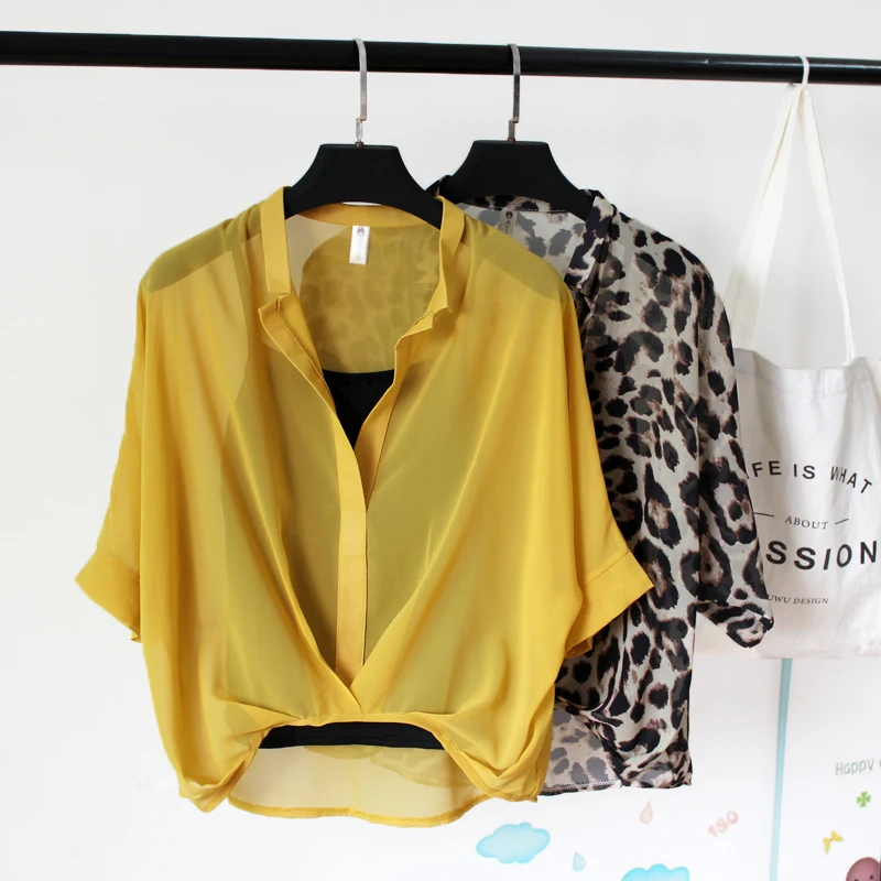 2023 Leopard Chiffon Shirts Summer Two Piece Set Half Sleeve Loose V-Neck Women Casual Blouse Sexy Casual Striped Tops 19483
2023 Leopard Chiffon Shirts Summer Two Piece Set Half Sleeve Loose V-Neck Women Casual Blouse Sexy Casual Striped Tops 19483