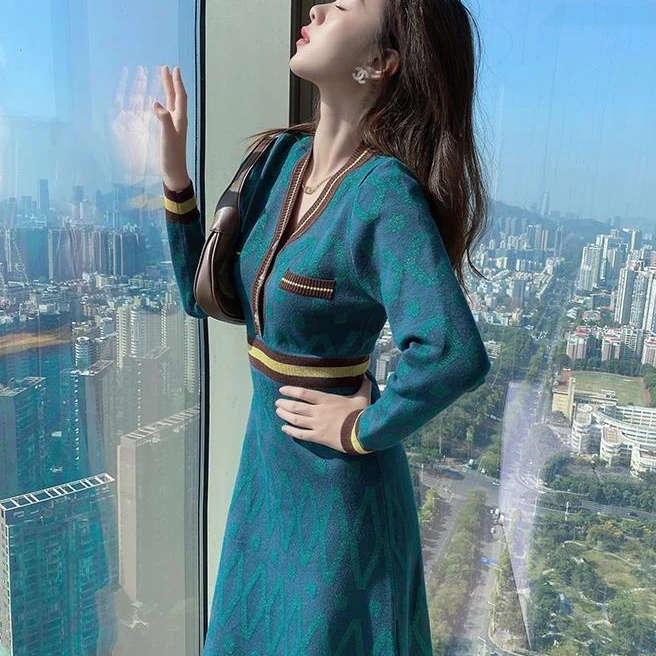 Women Mini Fashion Casual Slim V-Neck Vintage Button Ladies Dresses Autumn Winter Clothing 2022 Long Sleeve Knitted Dress M817
Women Mini Fashion Casual Slim V-Neck Vintage Button Ladies Dresses Autumn Winter Clothing 2022 Long Sleeve Knitted Dress M817
