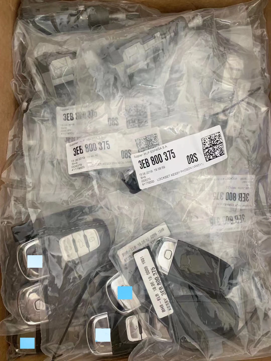 OEM 3 button car key for Volkswagen 3EB 800 375 3EB 959 752 868MHZ PCF7945AC chip
OEM 3 button car key for Volkswagen 3EB 800 375 3EB 959 752 868MHZ PCF7945AC chip