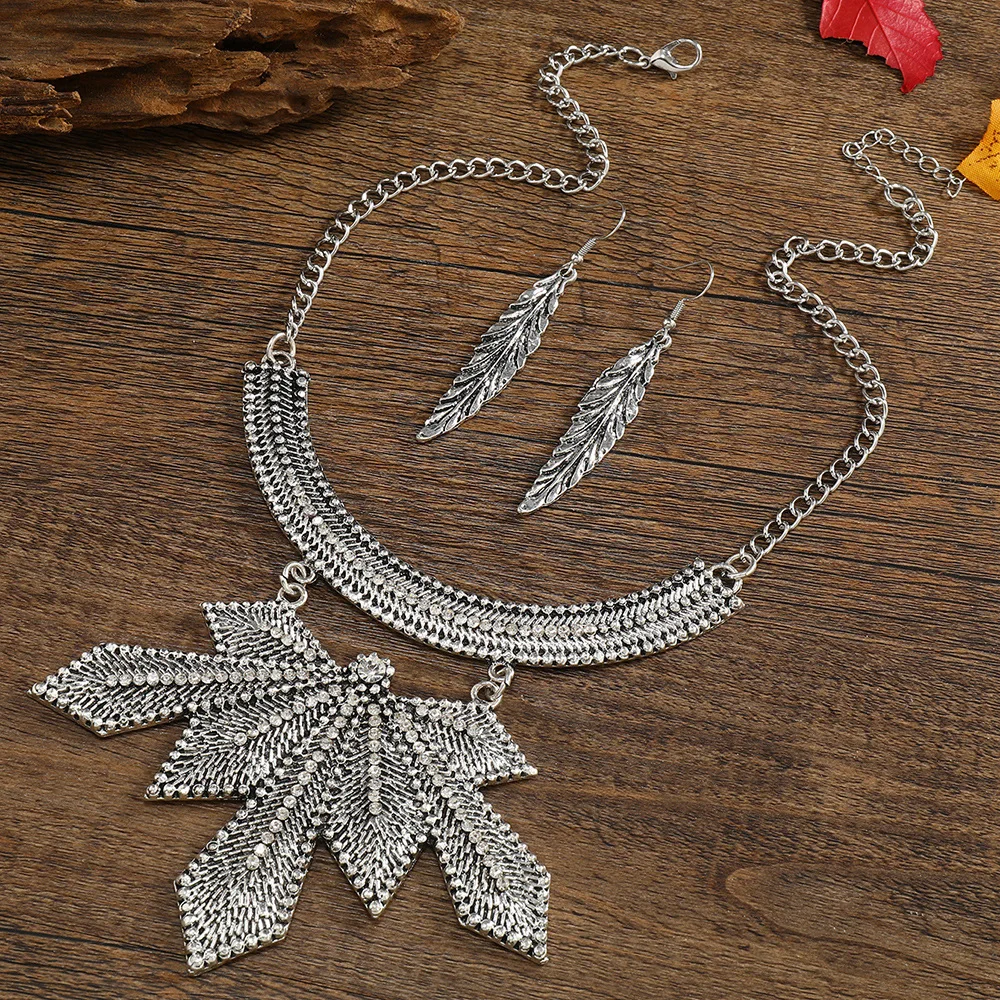 Indian Jewelry Silver Color Leaf Earring/Necklace Set Bijoux Women's Rhinestones Wedding Jewelry Hangers Bohemia Jhumka Earrings
Indian Jewelry Silver Color Leaf Earring/Necklace Set Bijoux Women's Rhinestones Wedding Jewelry Hangers Bohemia Jhumka Earrings