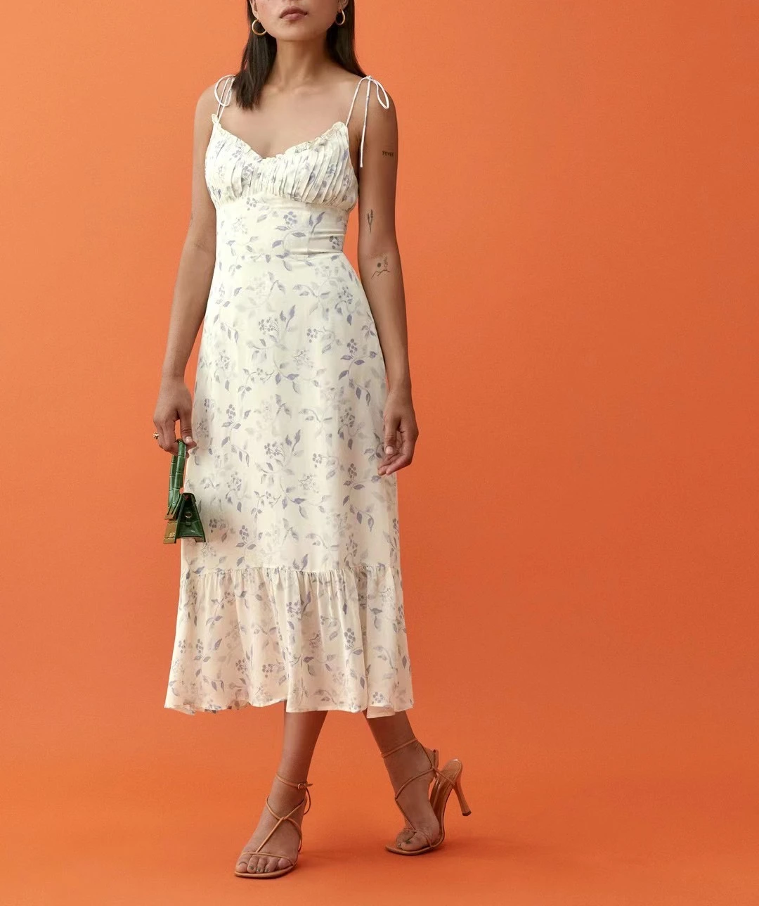 High Quality Women Fashion Prairie Chic Floral V-Neck Sleeveless Camisole A-LINE Mid-Calf Dress New Arrival
High Quality Women Fashion Prairie Chic Floral V-Neck Sleeveless Camisole A-LINE Mid-Calf Dress New Arrival