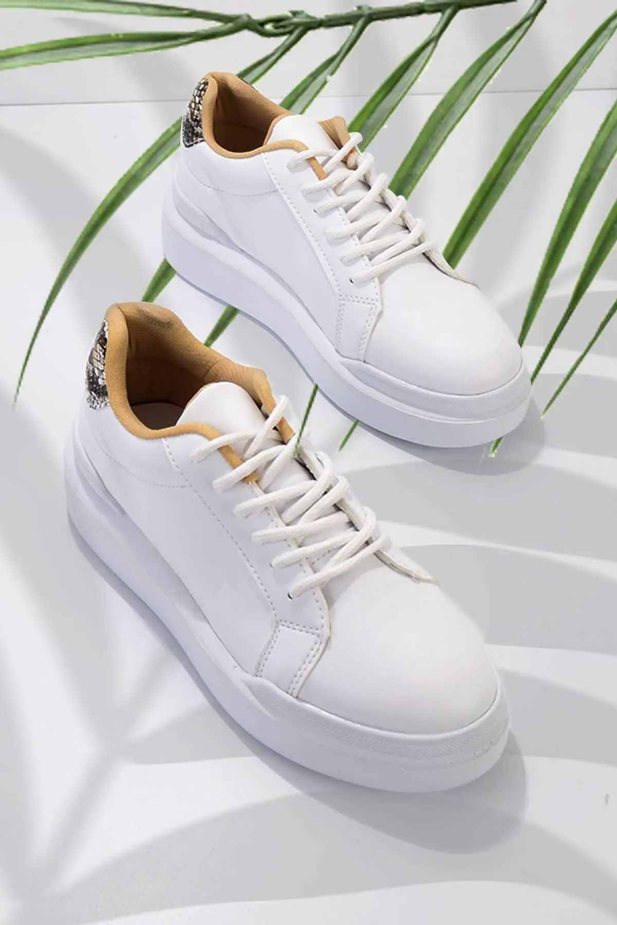 Women's Sneakers Casual Fashion Comfortable Platform Female Vulcanized Shoes High-Top Sneakers
Women's Sneakers Casual Fashion Comfortable Platform Female Vulcanized Shoes High-Top Sneakers