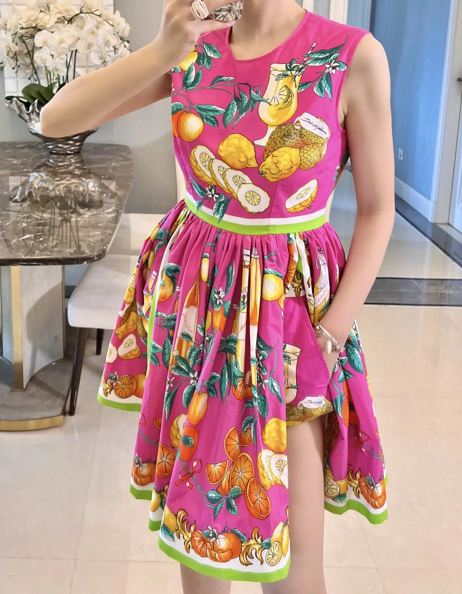 New and Winter 2023 Autumn Capper Lemon Pattern Printed Slit Hemline at Hem Dress 0826
New and Winter 2023 Autumn Capper Lemon Pattern Printed Slit Hemline at Hem Dress 0826